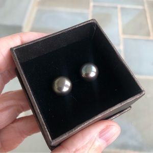 Caroline ROUSSEL Jewelry. Studs pearl earrings. Large size.